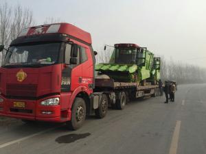 大年還沒過完，農(nóng)民朋友就需要我們的產(chǎn)品，今天又發(fā)往三河市兩臺穗莖兼收玉米收獲機(jī) 